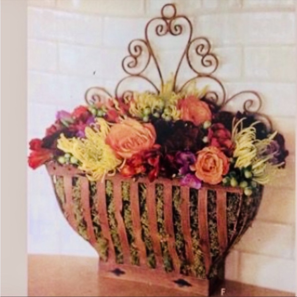 SL@H Vintage Franciscan Basket Distressed Scroll Metal EUC